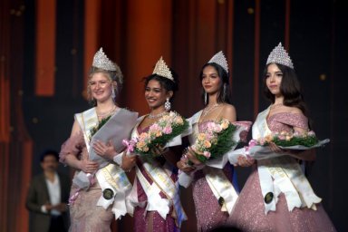 На Miss Teen Glam World 2026 Кира Капшик забрала корону в Индии и подписала контракт